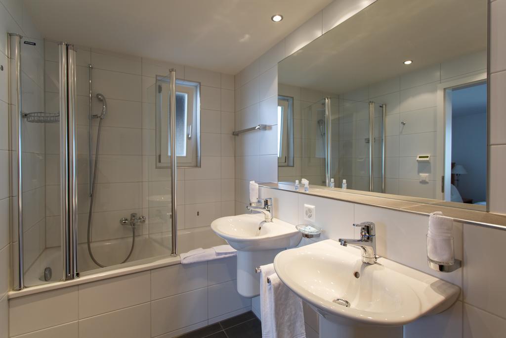 Hotel Kreuz Leissigen Ruang foto