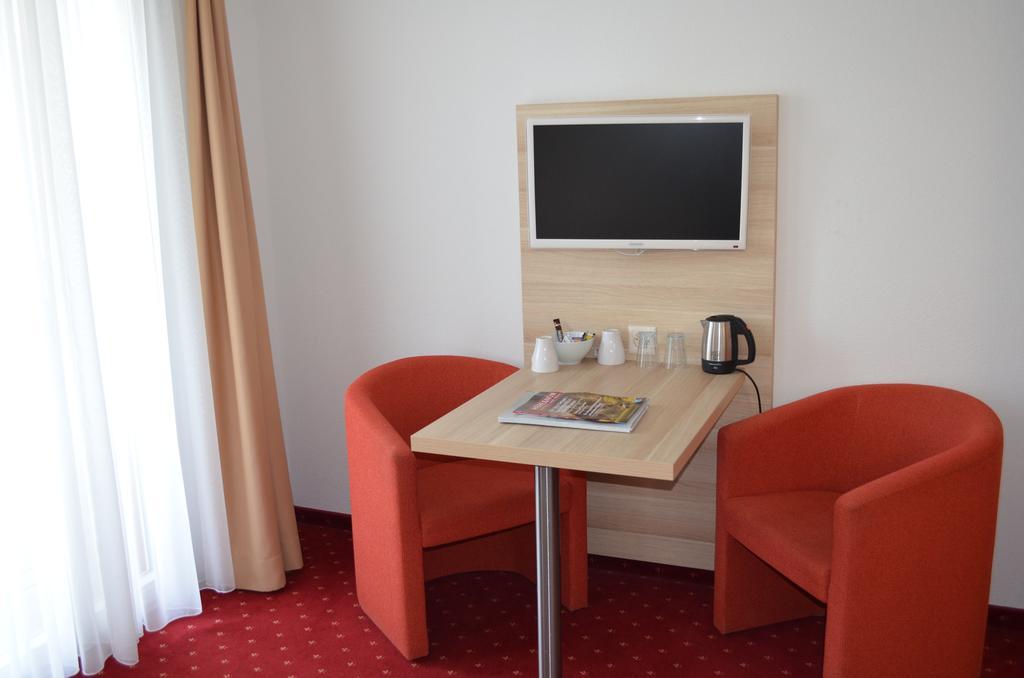 Hotel Kreuz Leissigen Ruang foto