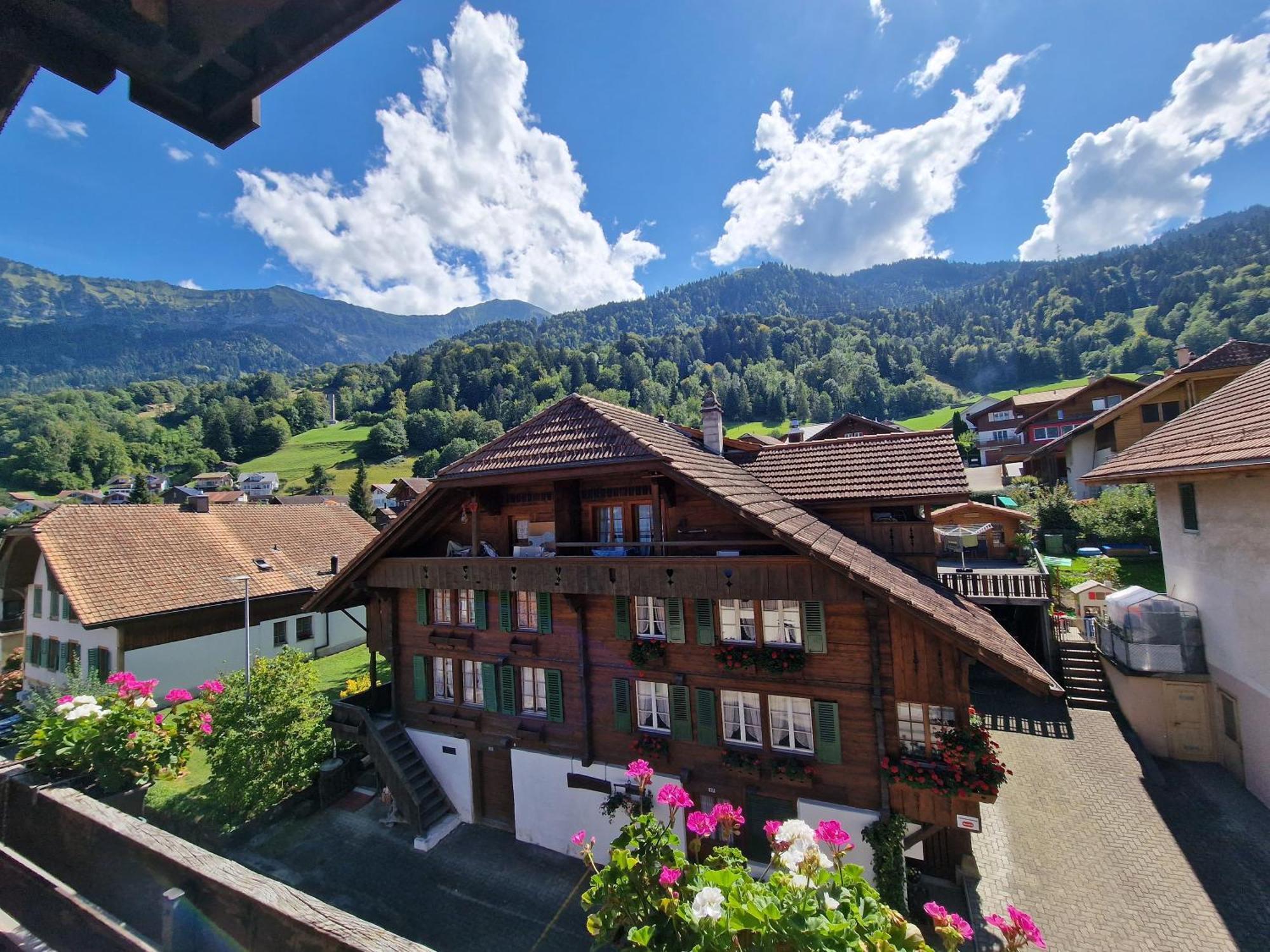 Hotel Kreuz Leissigen Bagian luar foto