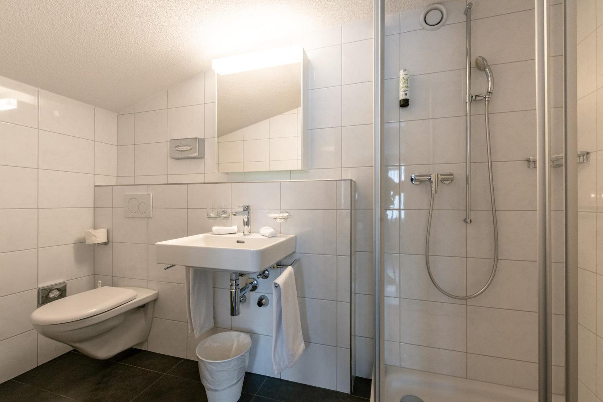 Hotel Kreuz Leissigen Bagian luar foto