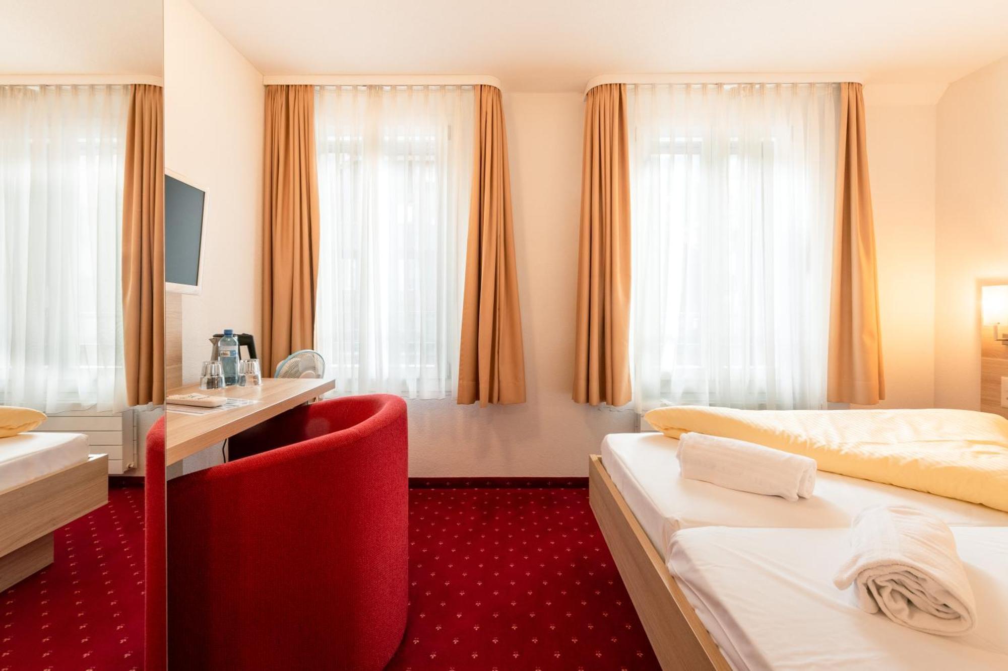 Hotel Kreuz Leissigen Bagian luar foto