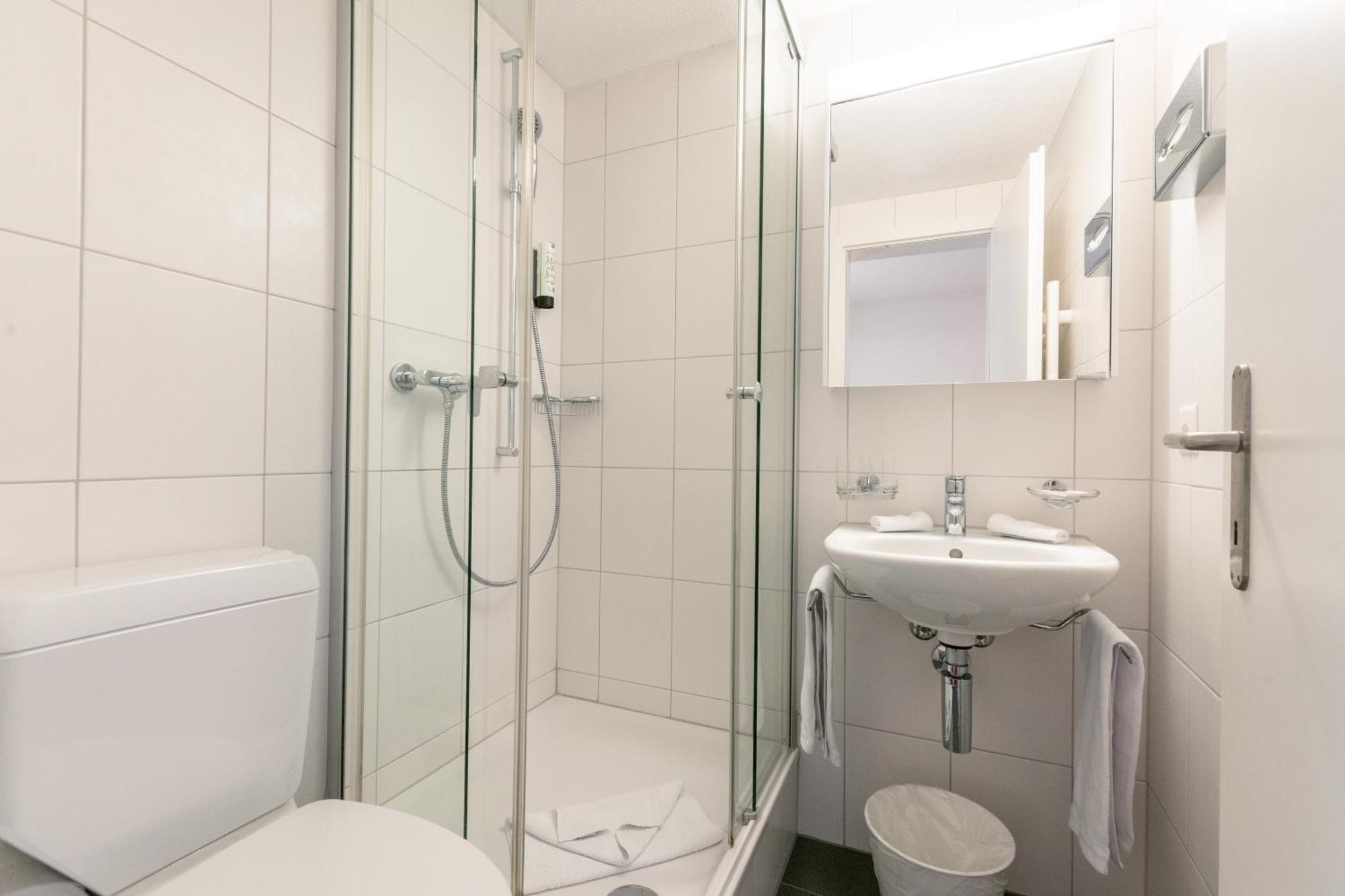 Hotel Kreuz Leissigen Bagian luar foto