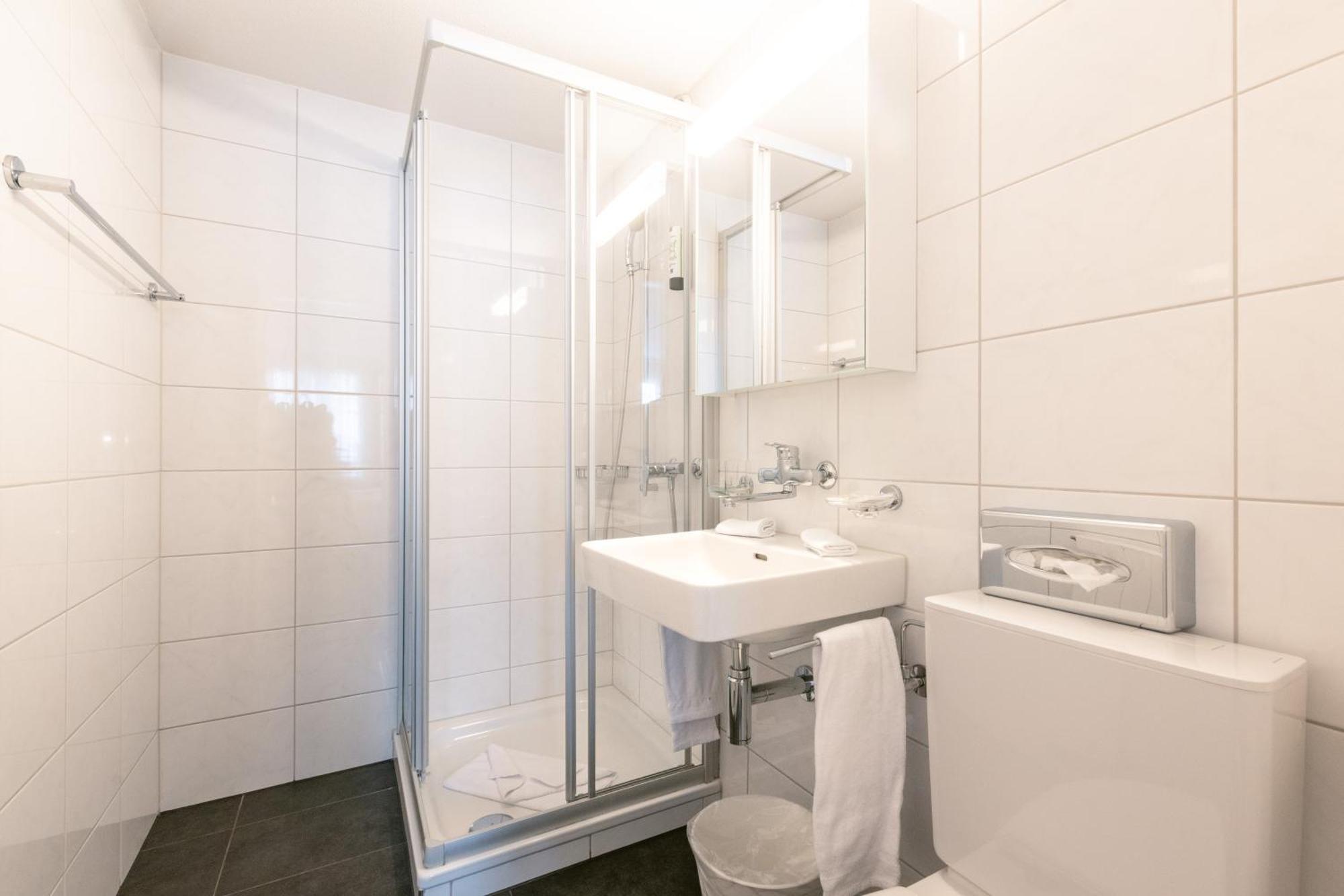Hotel Kreuz Leissigen Bagian luar foto