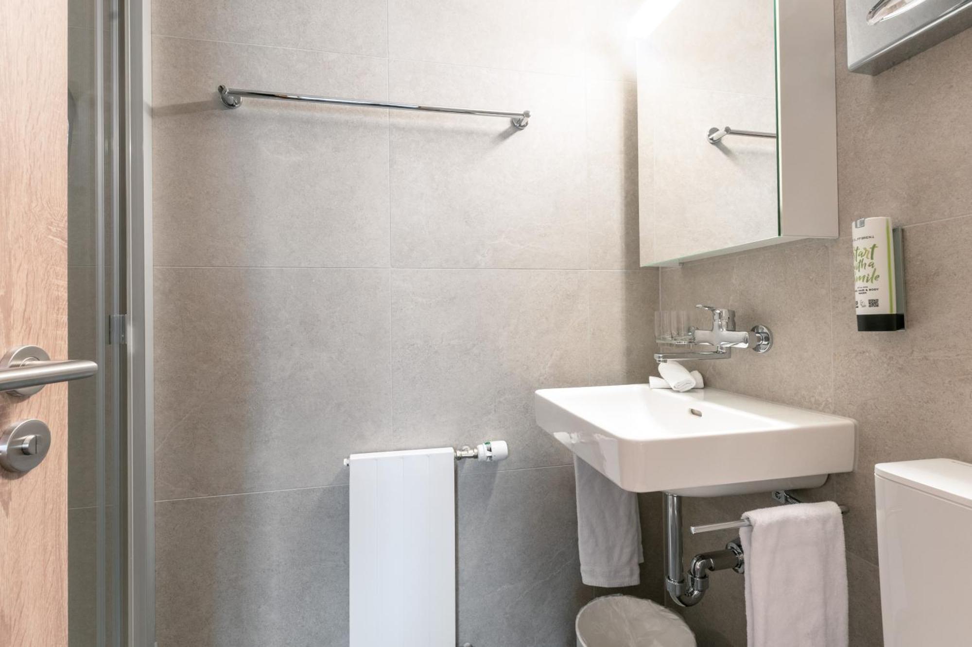 Hotel Kreuz Leissigen Bagian luar foto